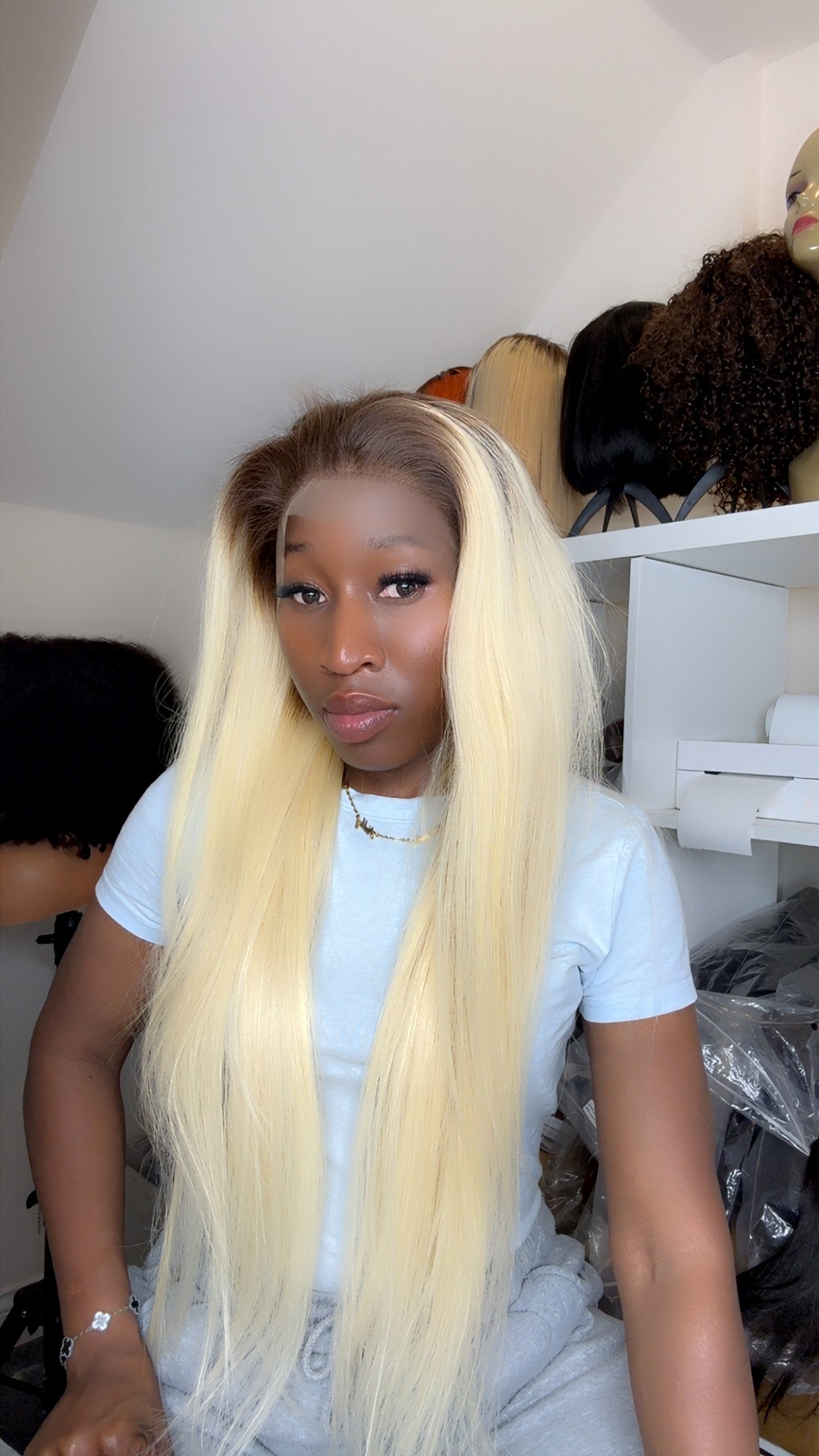 Blonde wig with dark roots - SawaShine